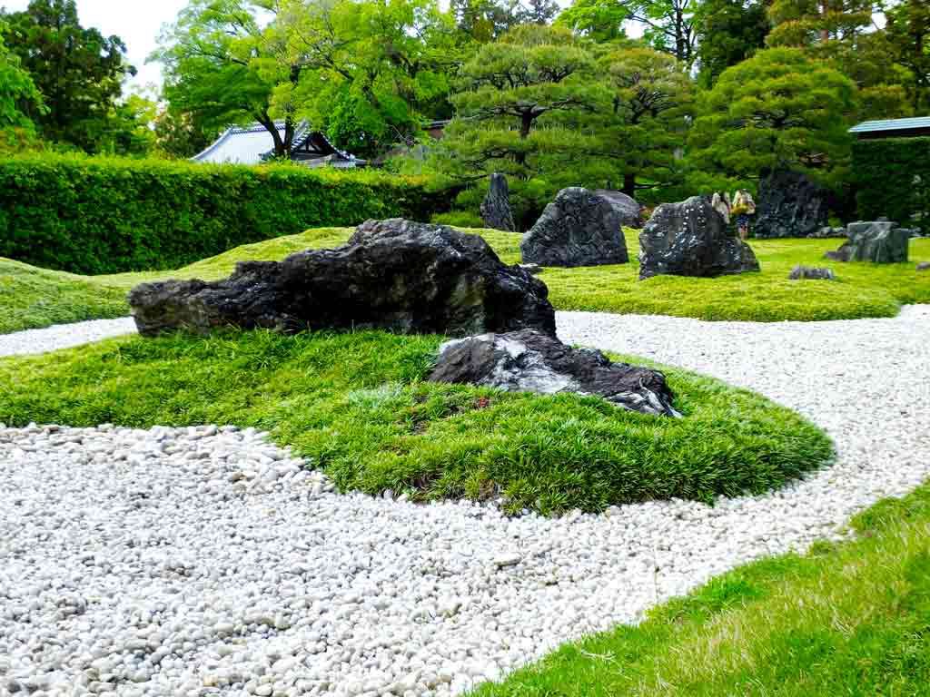 a-Japanese-rock-garden-of-Jonangu-Shrine