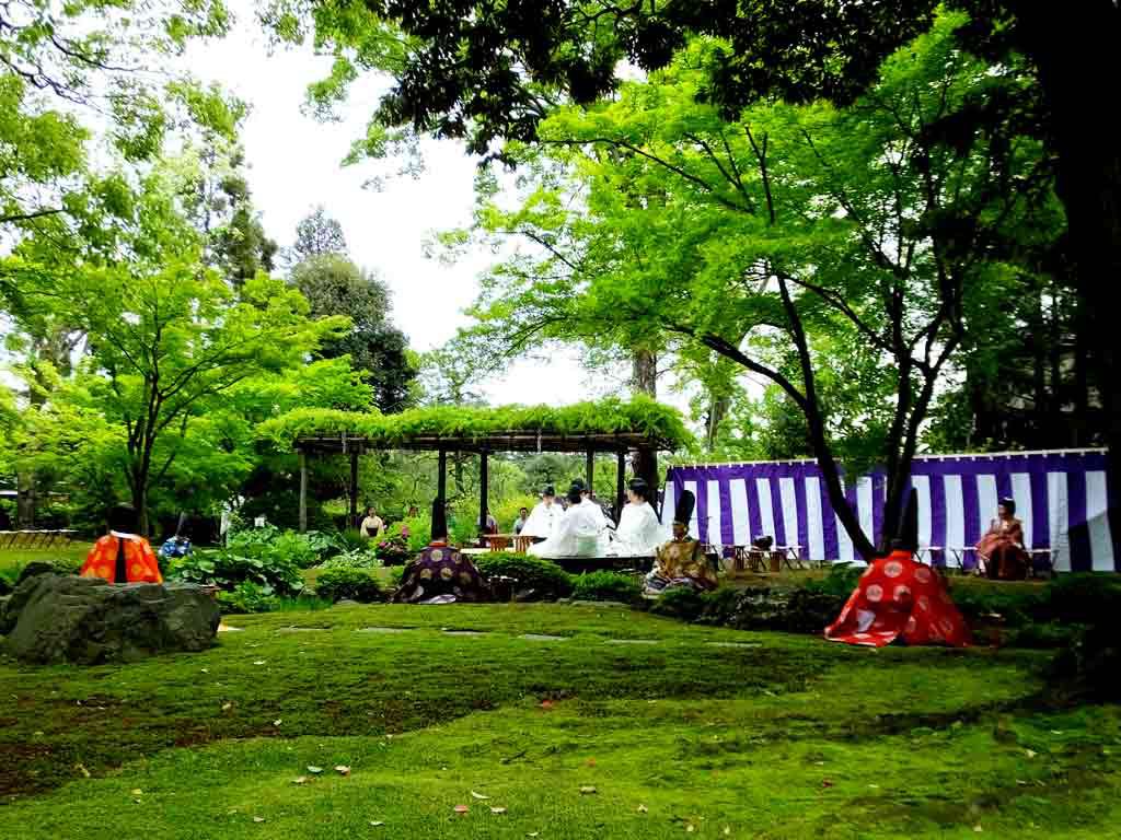 a-beautiful-garden-under-the-trees