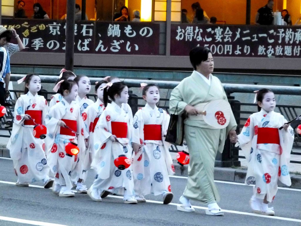 Omukae-chochin parade on Shijo Ohashi Bridge