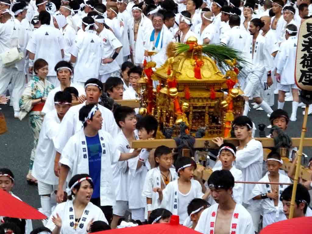 children-and-their-small-mikoshi