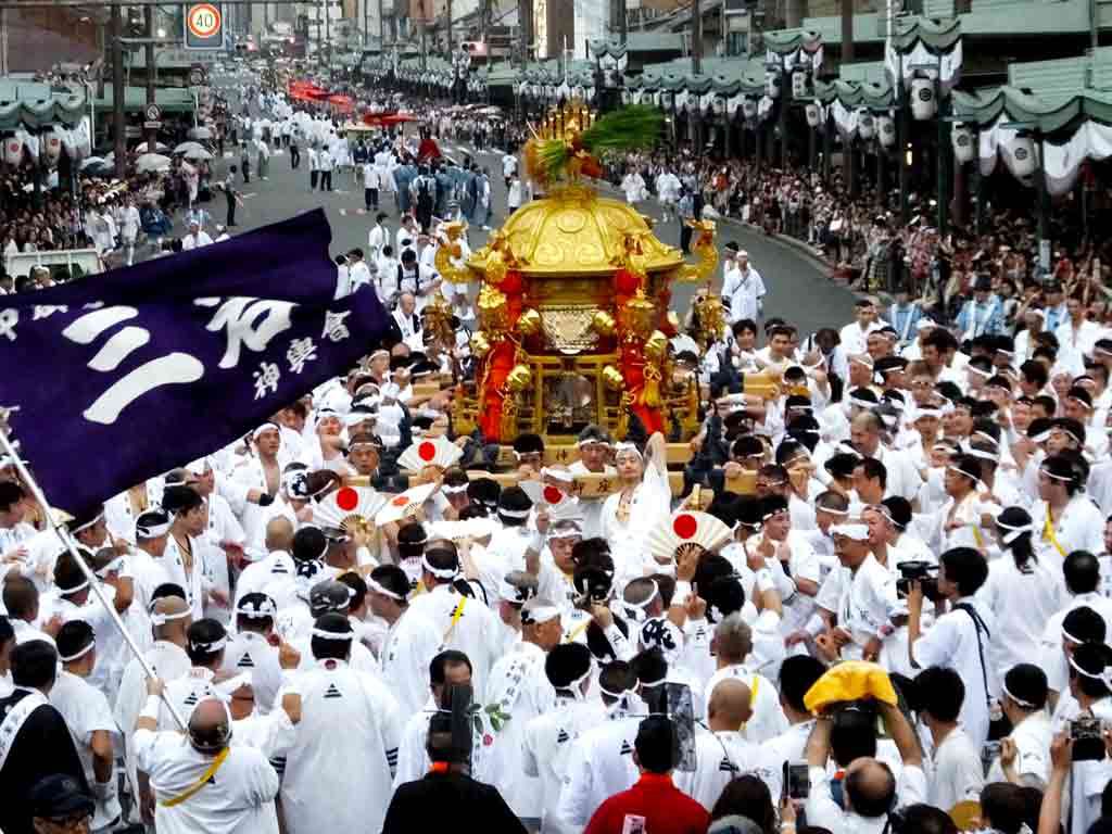 the-mikoshi-and-the-carriers