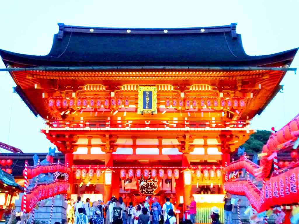 the-rōmon-of-Fushimi-Inari-Taisha