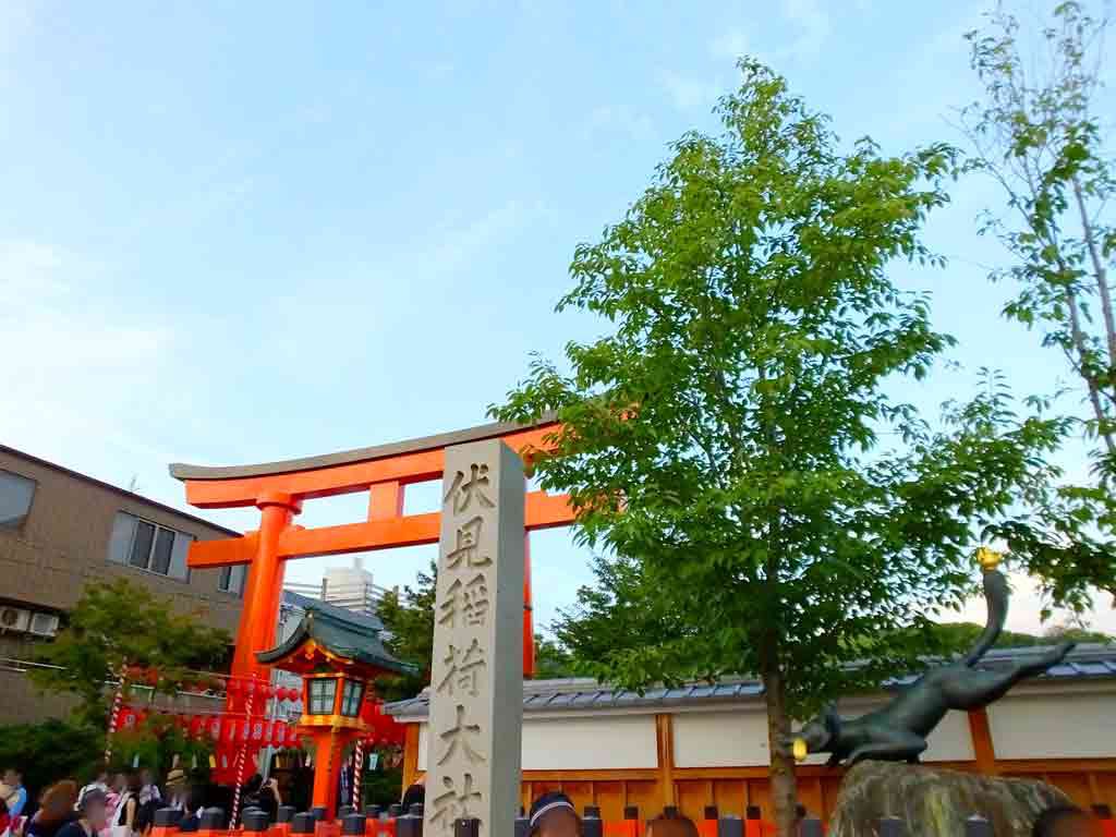 the-entrance-of-Fushimi-Inari-Taisha