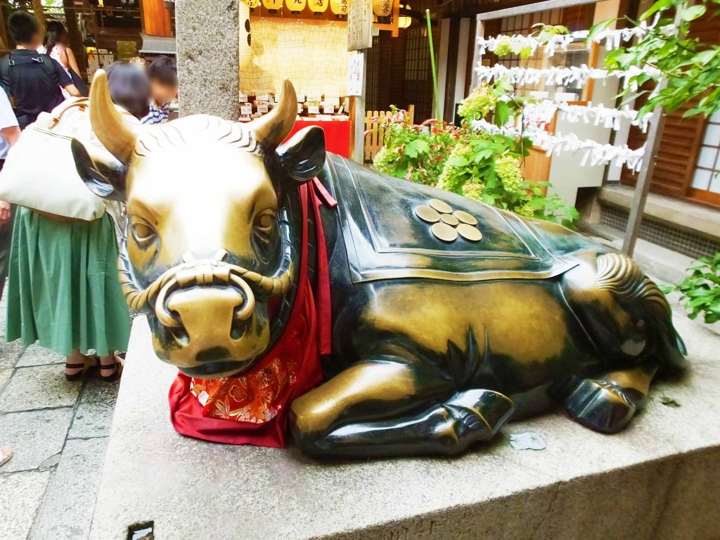 the bull statue