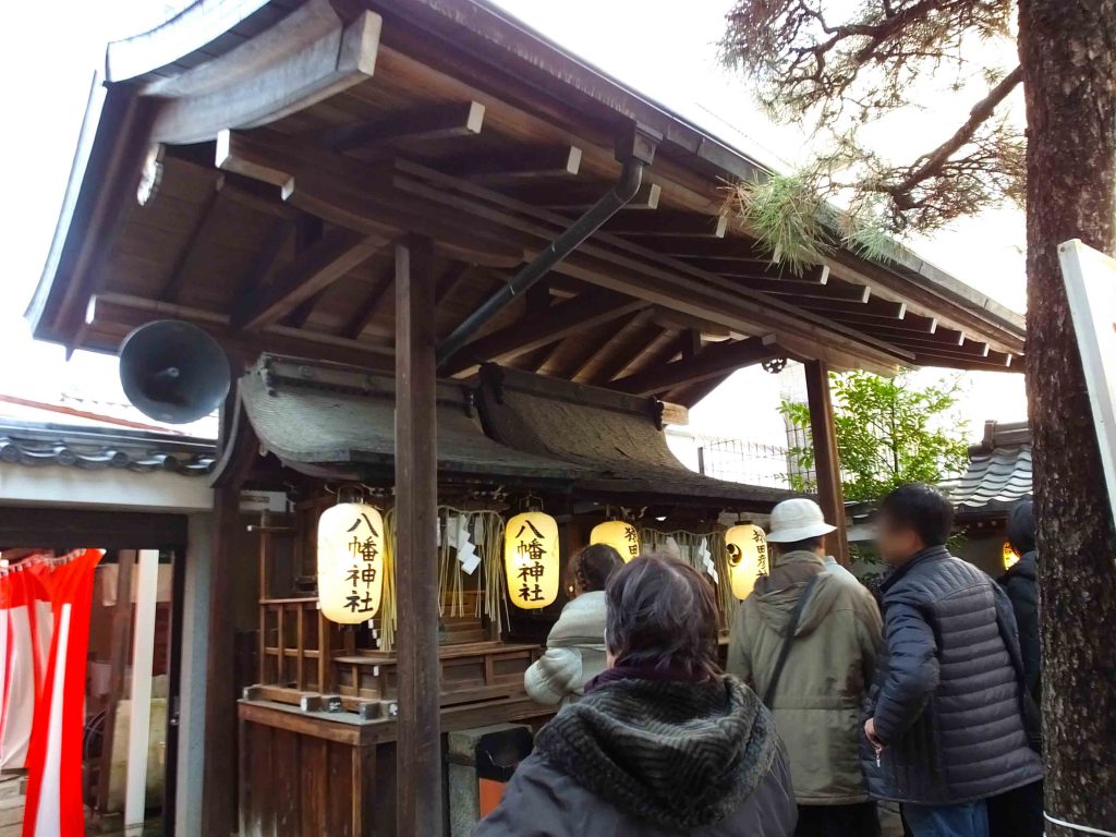 Yawata-jinja Shrine on the left, and Sarutahiko-jinja Shrine on the right