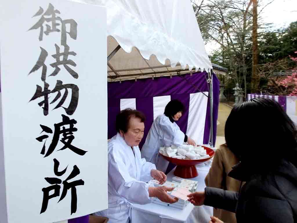 how-to-receive-the-sweets-and-rice-grains