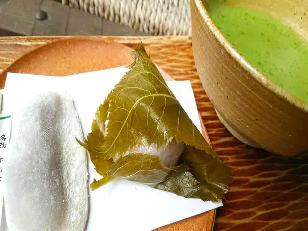 Iwashimizu Hachimangu Shrine and the sweets2