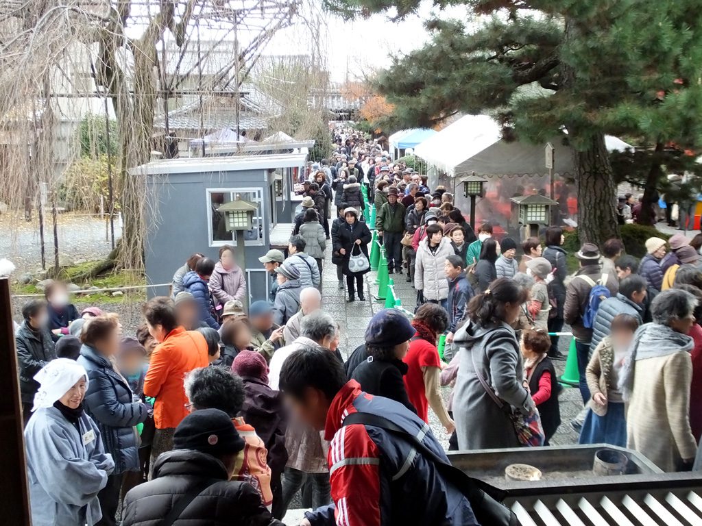 the crowded temple