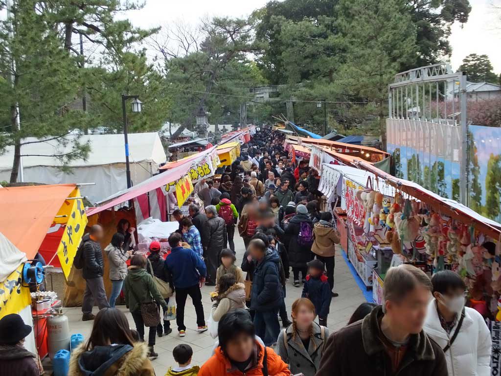 the antique vendors and food stalls２