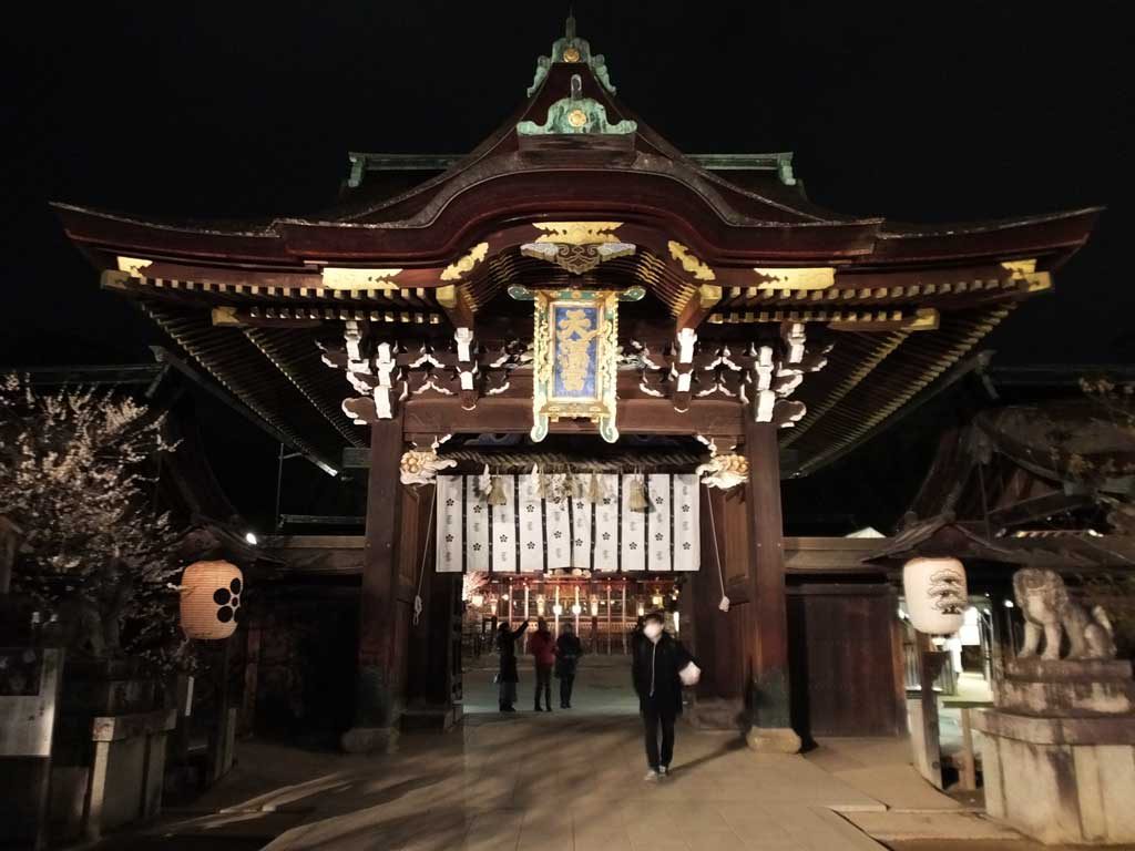 the shrine in the evening2