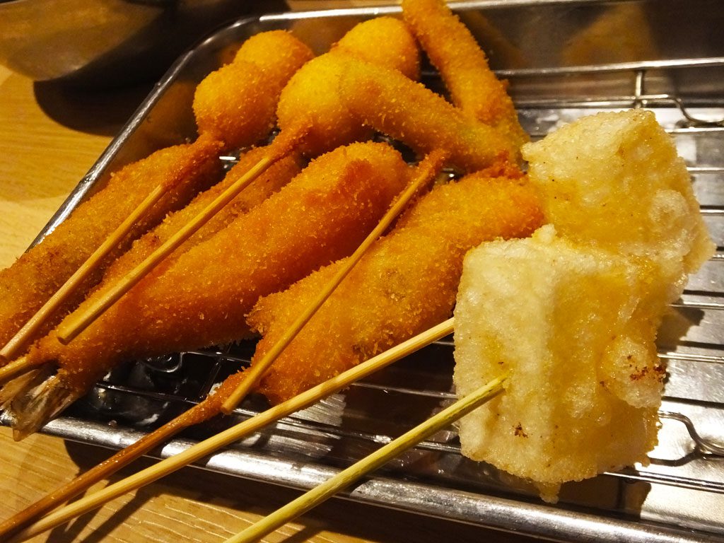 Kushikatsu un complemento delicioso de la comida japonesa. - DARUMA