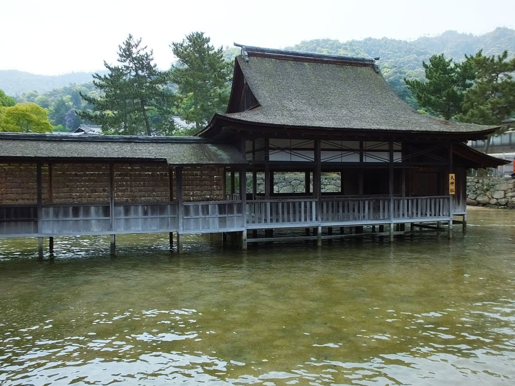 Tenjin Shrine (Rengado)