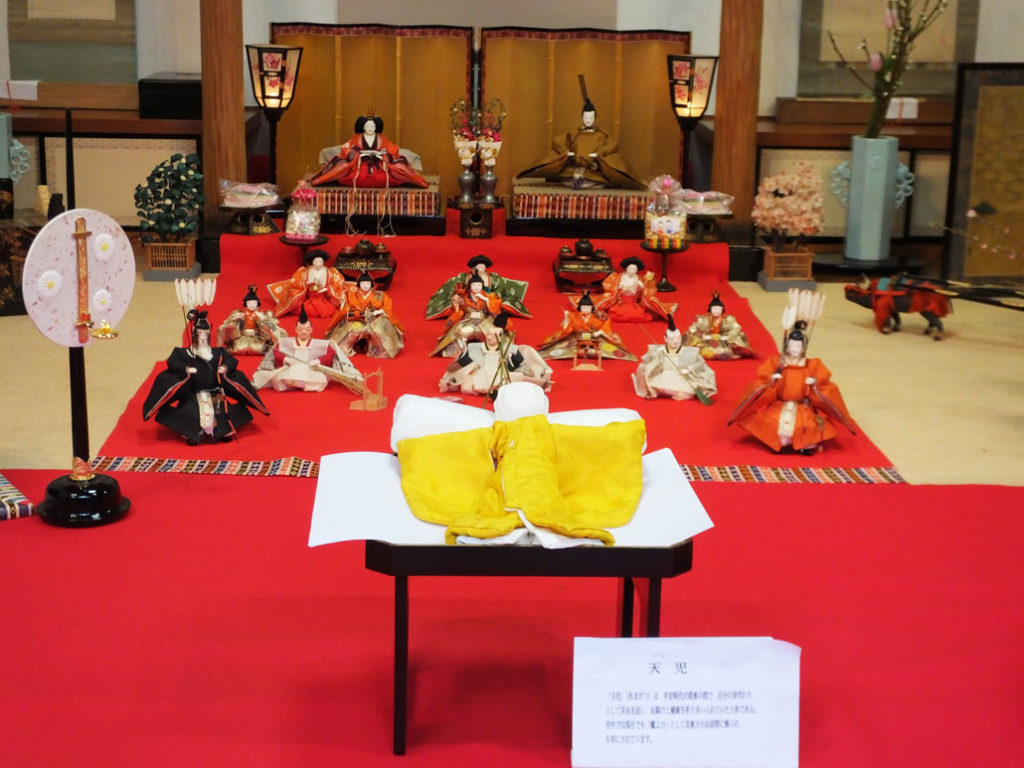 the hina dolls and Amagatsu in Ichihime Shrine