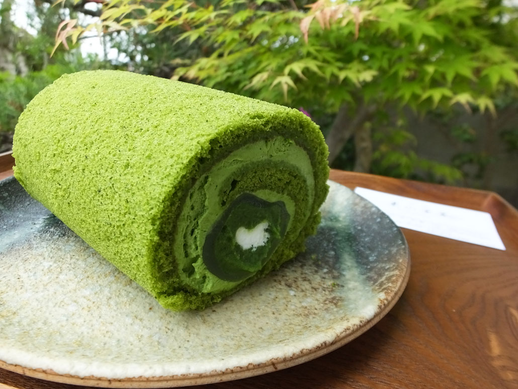 Mizumanju Roll Cake